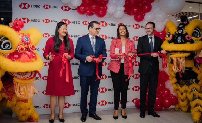 L to R: Bonnie Qiu, CEO of HSBC Mauritius; Governor of the Bank of Mauritius, Mr Harvesh Seegolam; The British High Commissioner, HE Charlotte Pierre; and Mr Philip Fellowes, Chairman HSBC Mauritius.