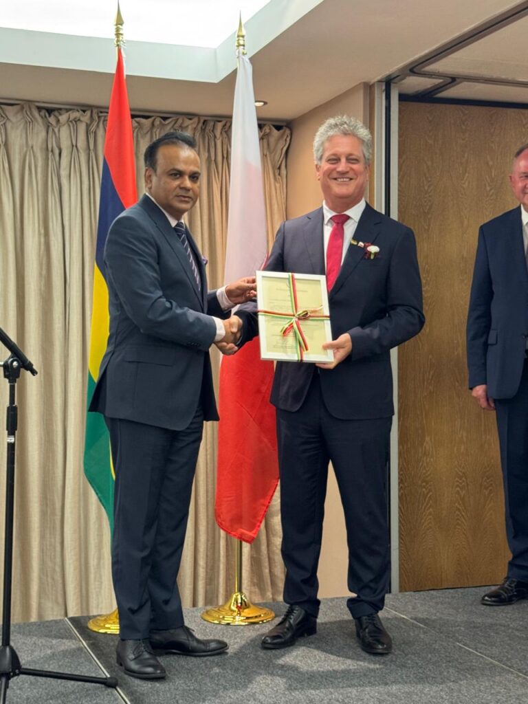 L to R: Mauritius' foreign affairs minister Hon. Dhananjay Ramful fetes Jacques M. d'Unienville, as Honorary Consul of Poland